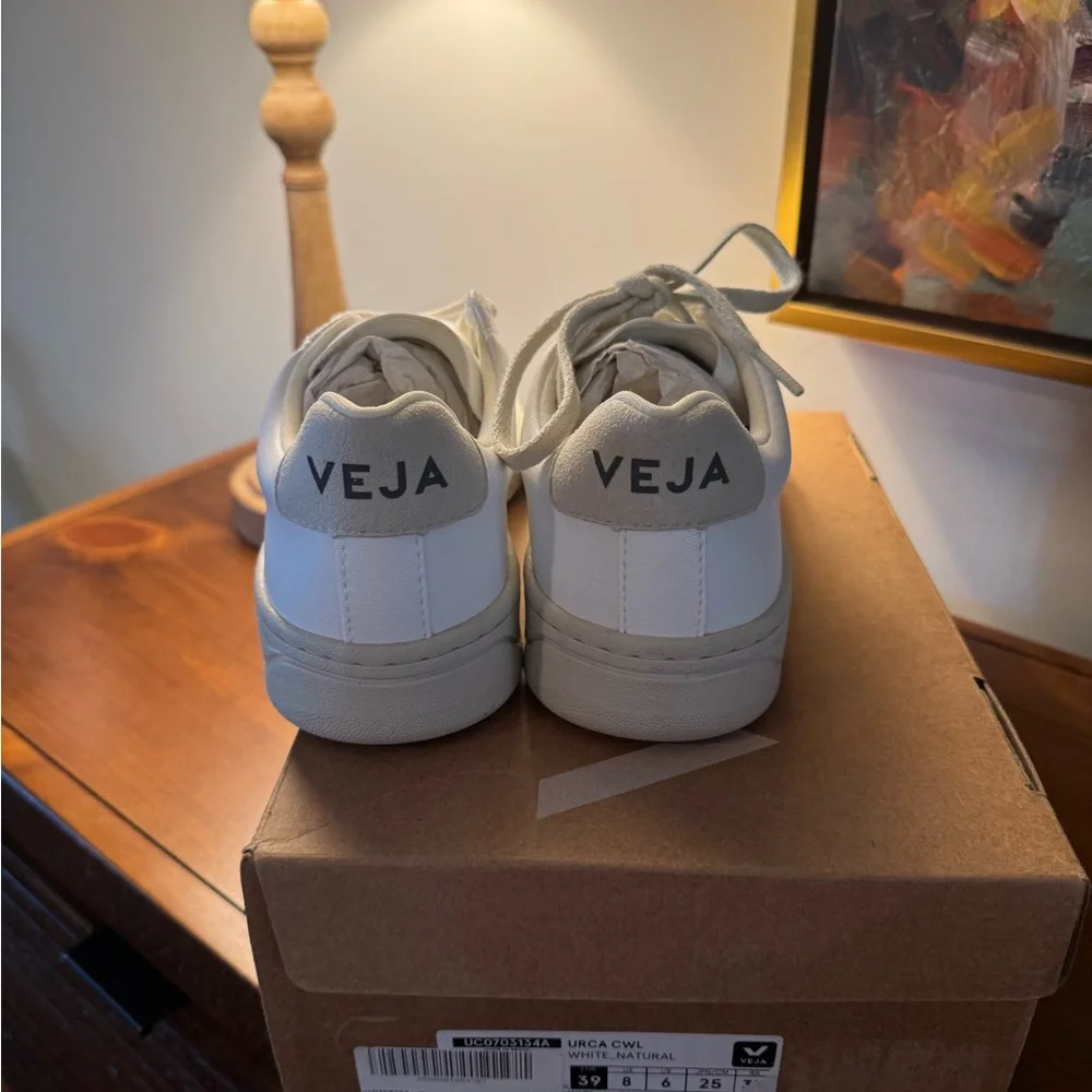 VEJA sneakers BNIB - Picture 5 of 9